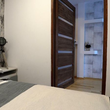 Apartament Columbus Apartment Ustrzyki Dolne Ngoại thất bức ảnh