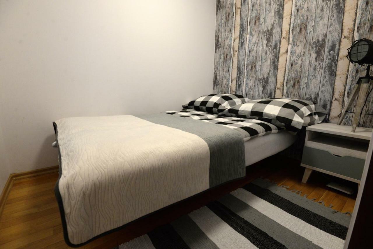 Apartament Columbus Apartment Ustrzyki Dolne Ngoại thất bức ảnh