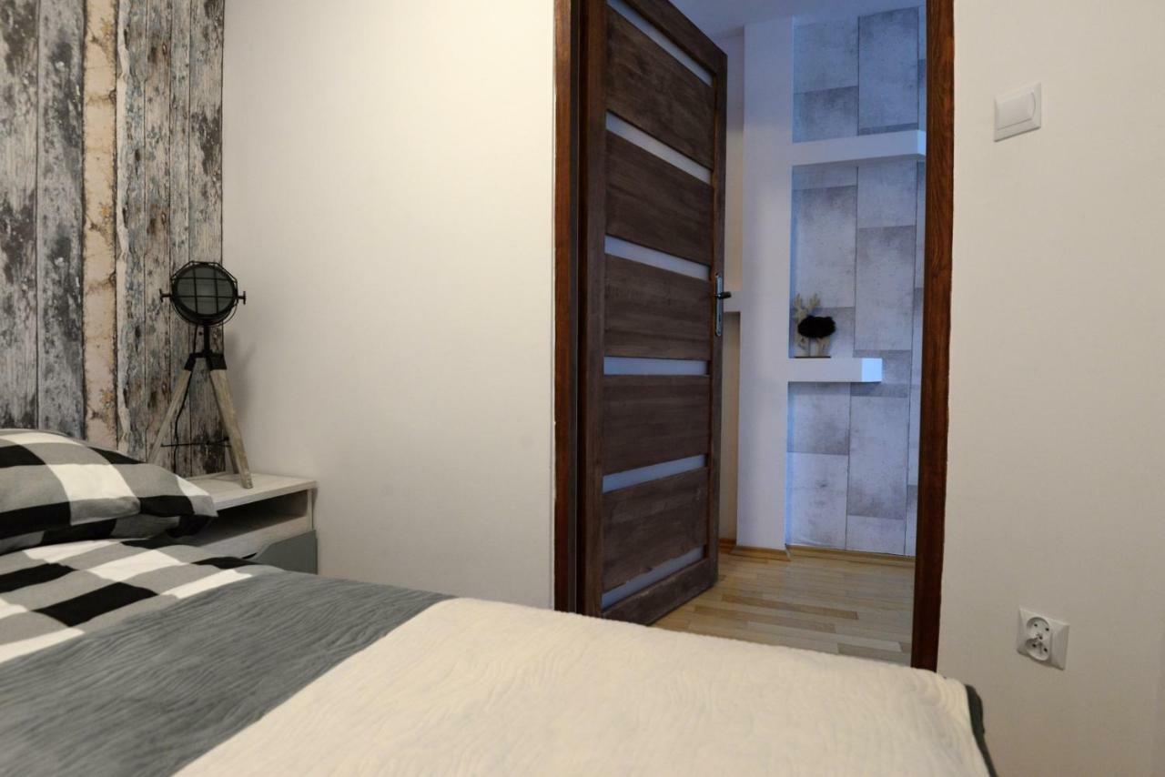 Apartament Columbus Apartment Ustrzyki Dolne Ngoại thất bức ảnh